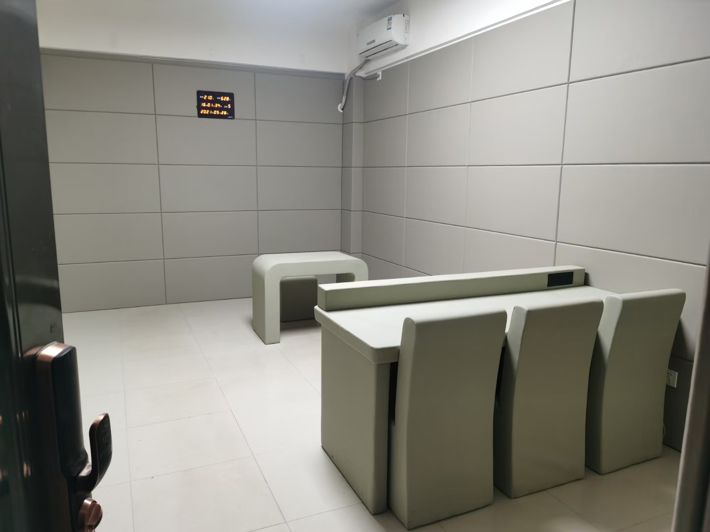 襄陽(yáng)紀(jì)委談話室軟包 留置廉政防撞墻面軟包詳情